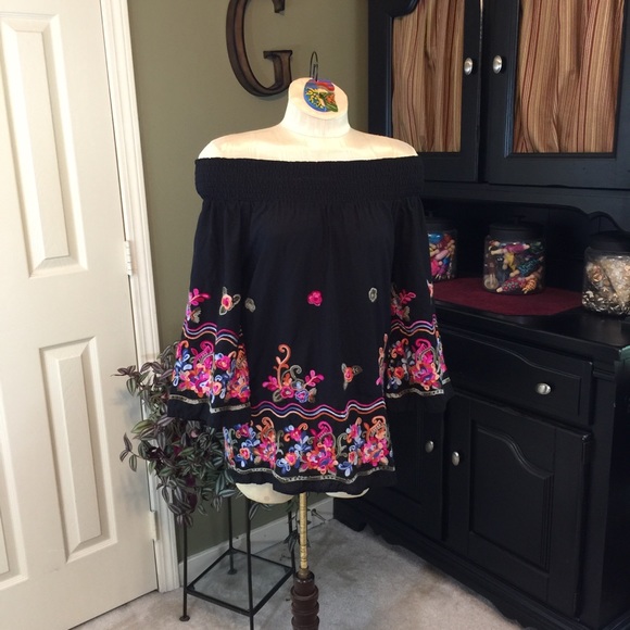 Studio West Tops - Studio West Apparel Black Off the Shoulder Top S